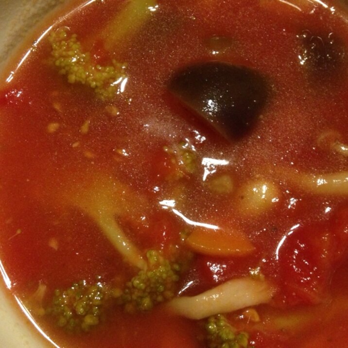 大豆入りガーリックトマトスープ。